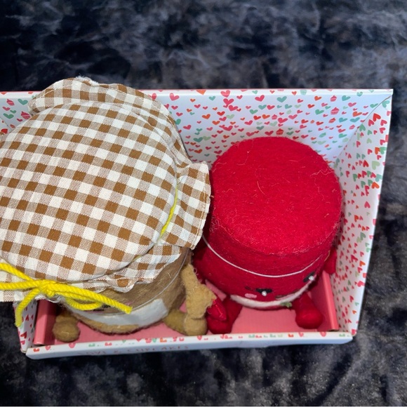 Love & Cupcakes Valentines Decor - Picture 6 of 8